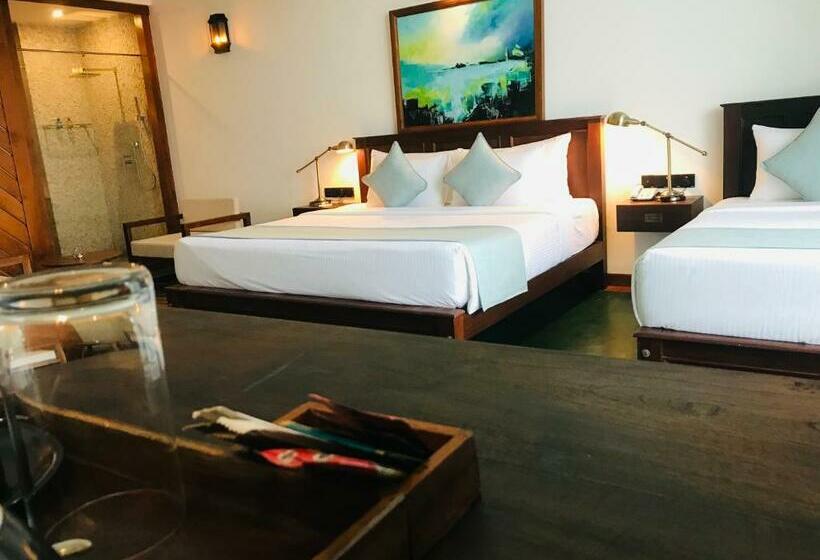 수피리어 트리플 룸, The Rockwall Boutique