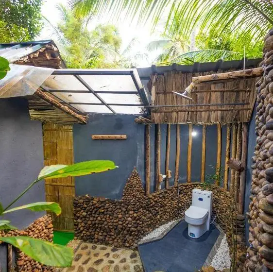 Perhehuone, Fab   Bamboo Hut With Open Shower