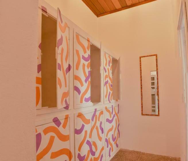 تختخواب در اتاق مشترک, Macarena Hostel