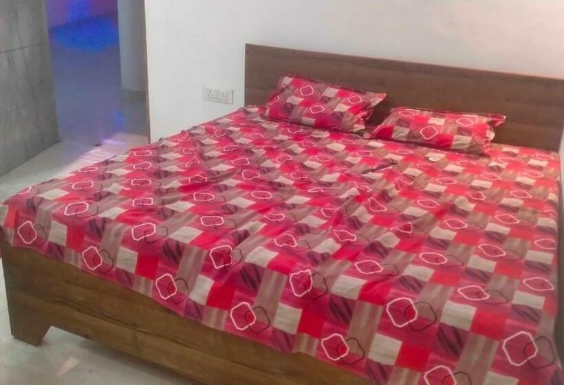 Трехместный Номер Классика, Oyo 81212  Royal Residency