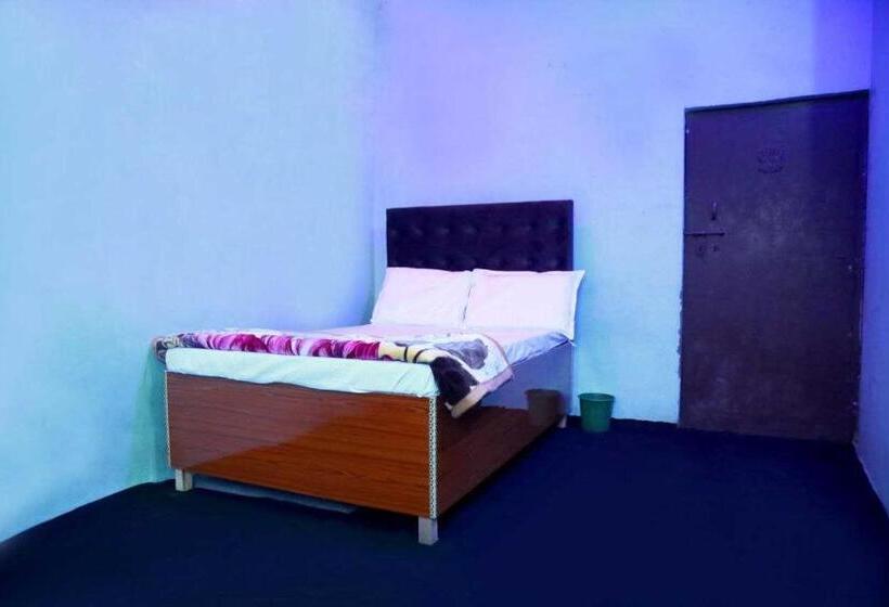 トリプルクラシックルーム, Oyo 81226  Blue Moon