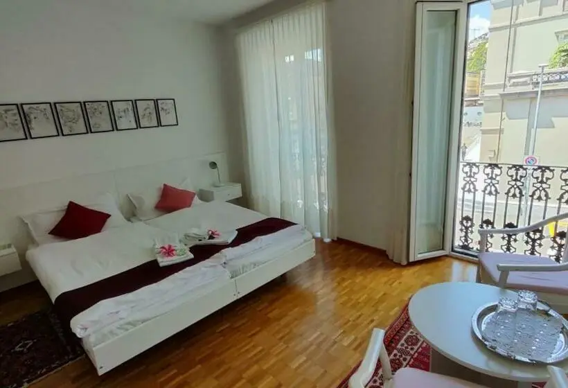 Habitació Estàndard, Scaletta