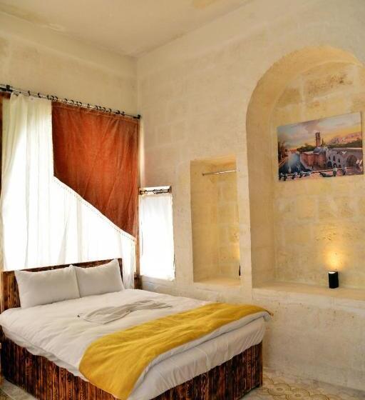 اتاق استاندارد سه نفره, Karagül