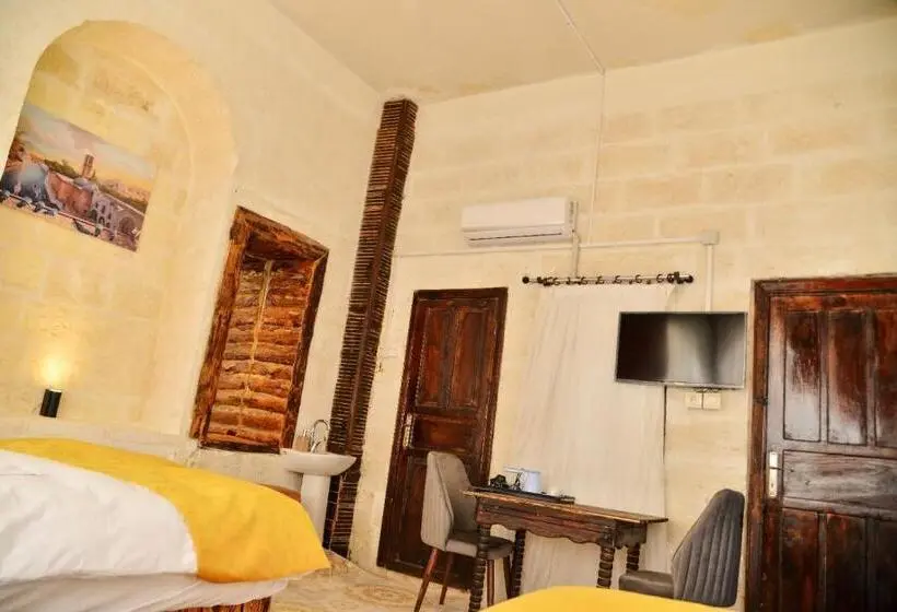 اتاق استاندارد سه نفره, Karagül