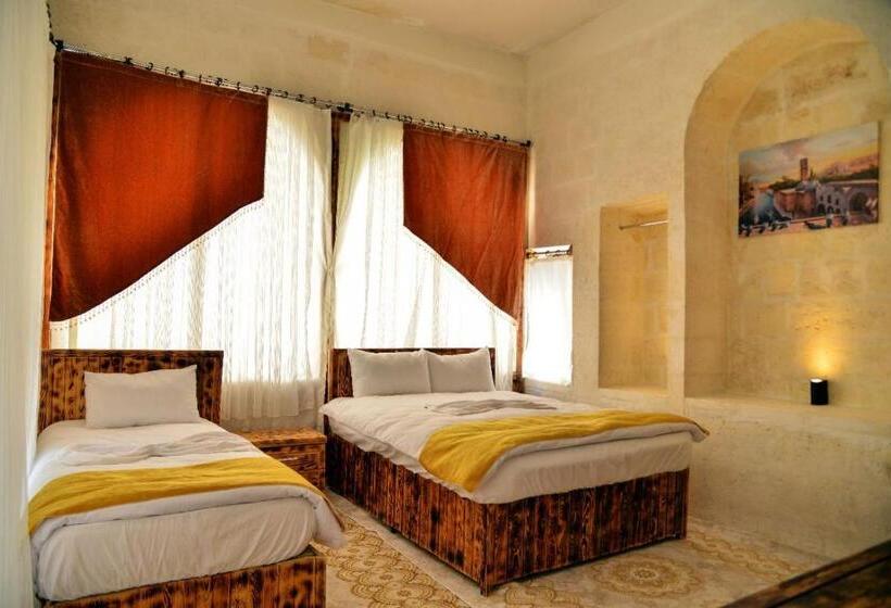 اتاق استاندارد سه نفره, Karagül