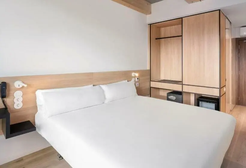 اتاق استاندارد, B&b Hotel Guimarães