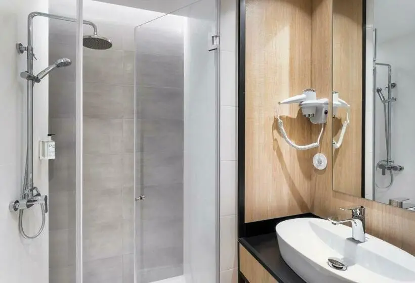 اتاق استاندارد, B&b Hotel Guimarães