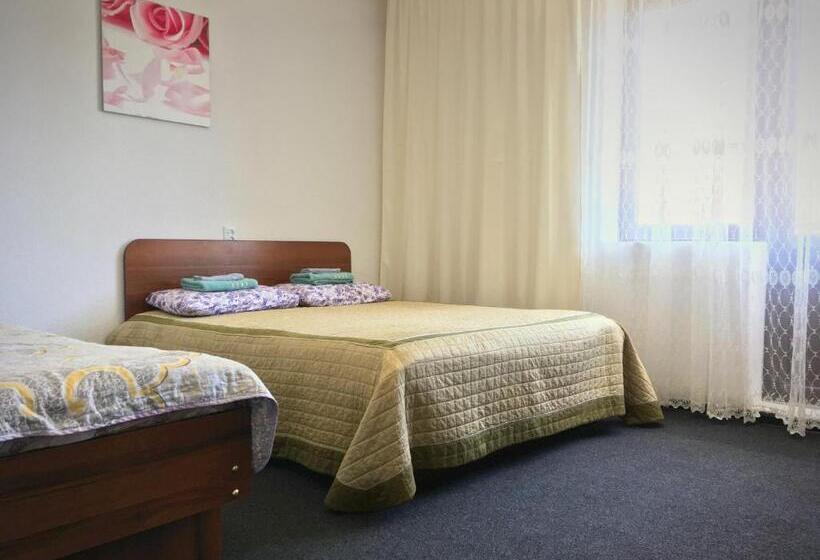 اتاق کلاسیک سه تخته, гостевой дом крылья