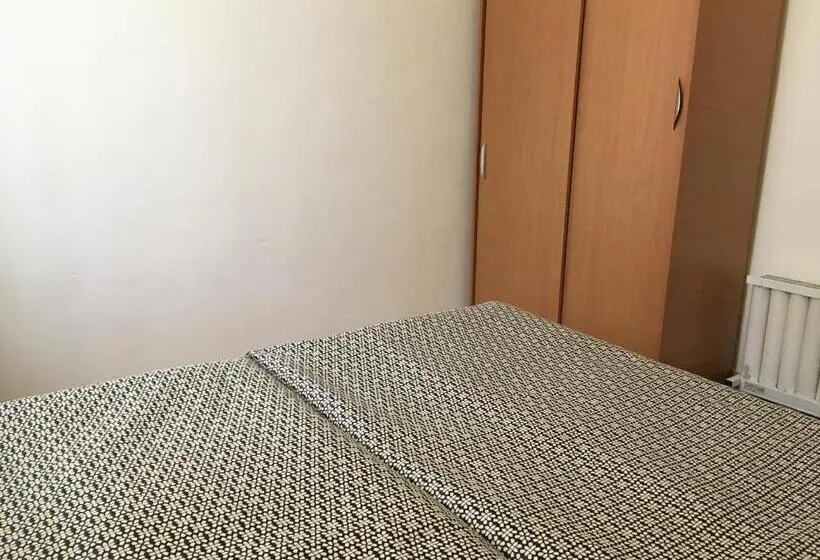 اتاق استاندارد با سرویس بهداشتی مشترک, Wings Art