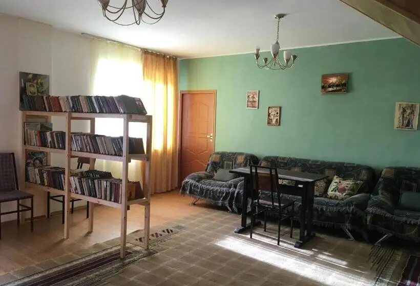 اتاق استاندارد با سرویس بهداشتی مشترک, Wings Art