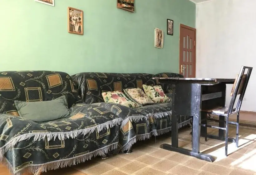اتاق استاندارد با سرویس بهداشتی مشترک, Wings Art