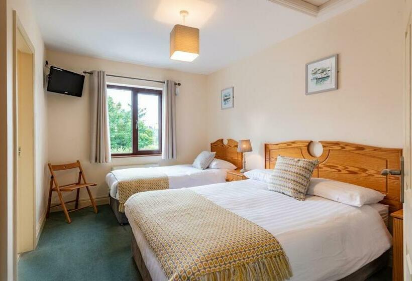 חדר משפחתי, Greenville B&b