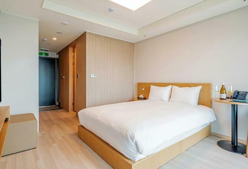 Номер Deluxe Вид на Море, Sokcho I Park Suite Hotel & Residence