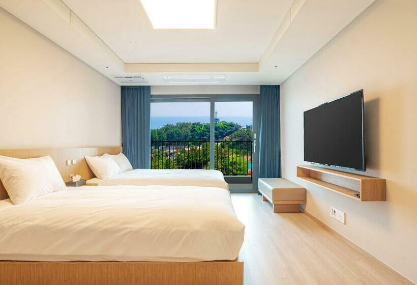 Номер Deluxe Вид на Море Боковой, Sokcho I Park Suite Hotel & Residence