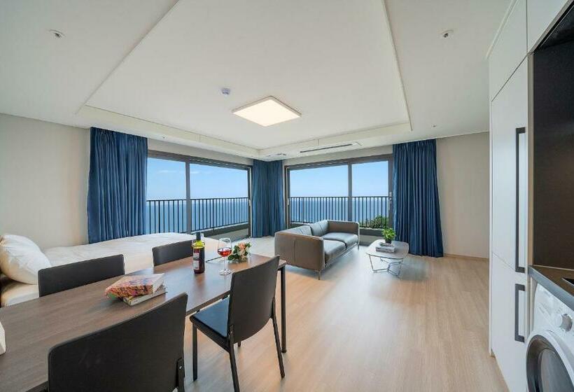 Семейный Номер Вид на Море, Sokcho I Park Suite Hotel & Residence