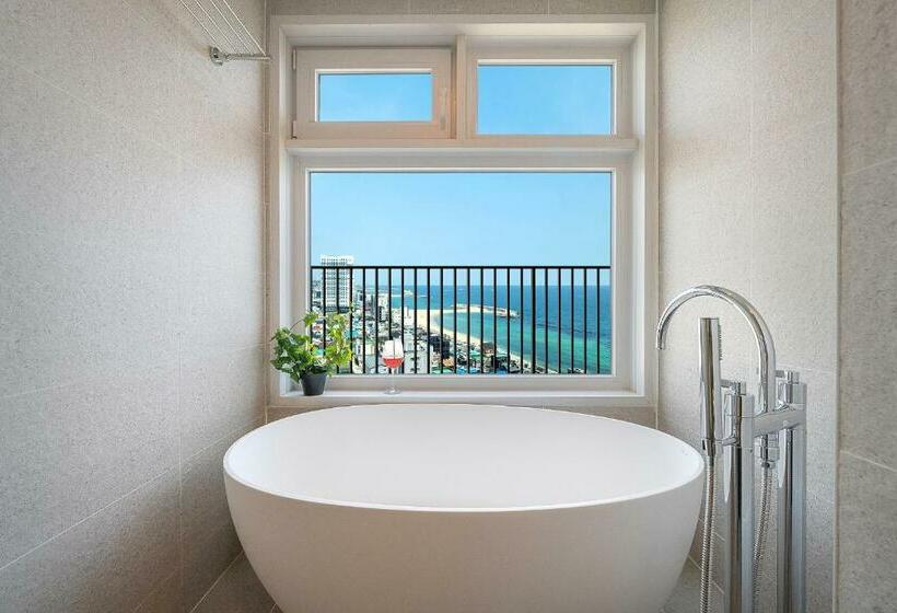 Семейный Номер Вид на Море, Sokcho I Park Suite Hotel & Residence