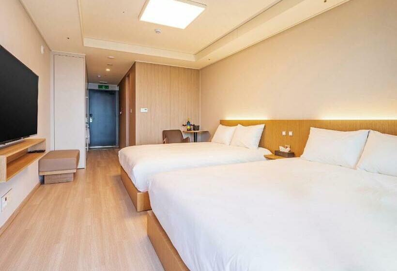 חדר סופריור צדדי נוף לים, Sokcho I Park Suite Hotel & Residence