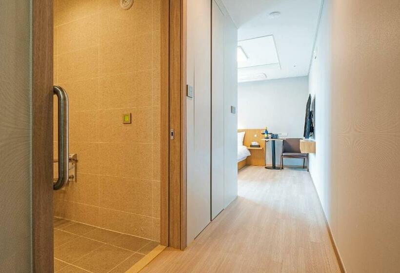 Номер Deluxe Вид на Город, Sokcho I Park Suite Hotel & Residence