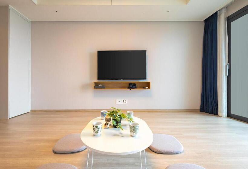 Номер Deluxe Вид на Город, Sokcho I Park Suite Hotel & Residence