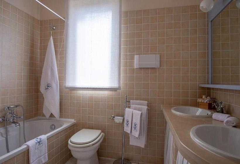 غرفة قياسية مع حمام خارجي, B&b At Durrueli S