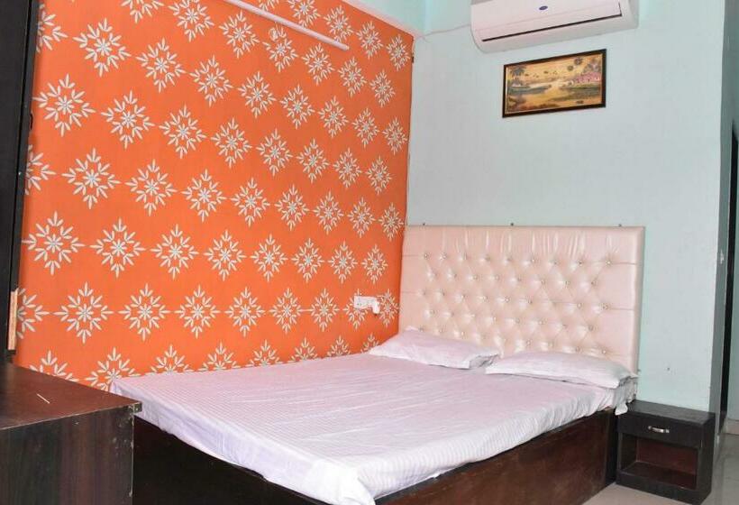 חדר קלאסי לשלושה, Oyo 81183 Surbhi Guest House