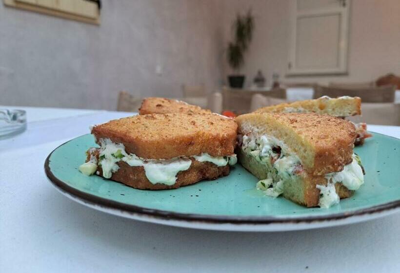 اتاق لوکس با بالکن, Restoran Humsko