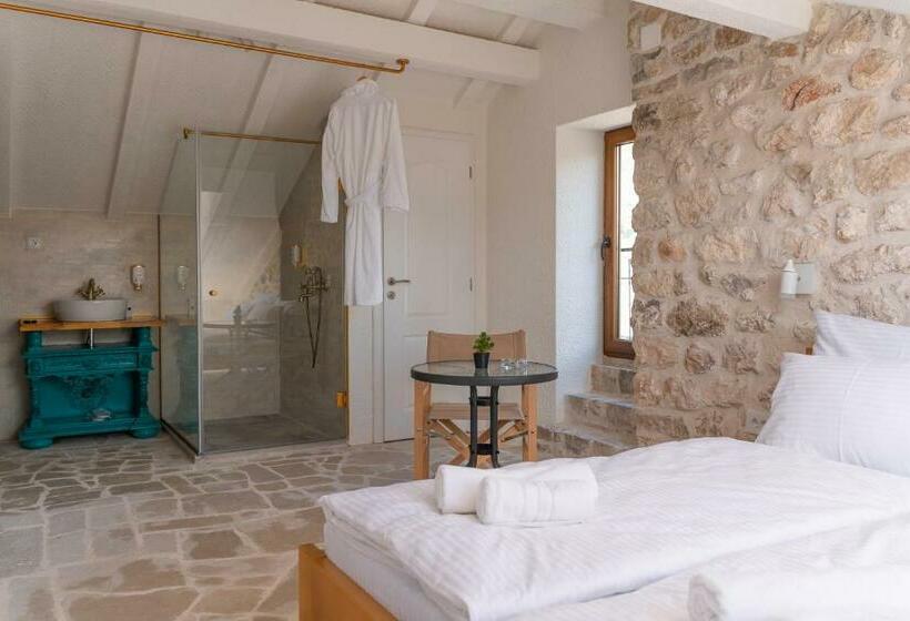 اتاق لوکس با بالکن, Restoran Humsko