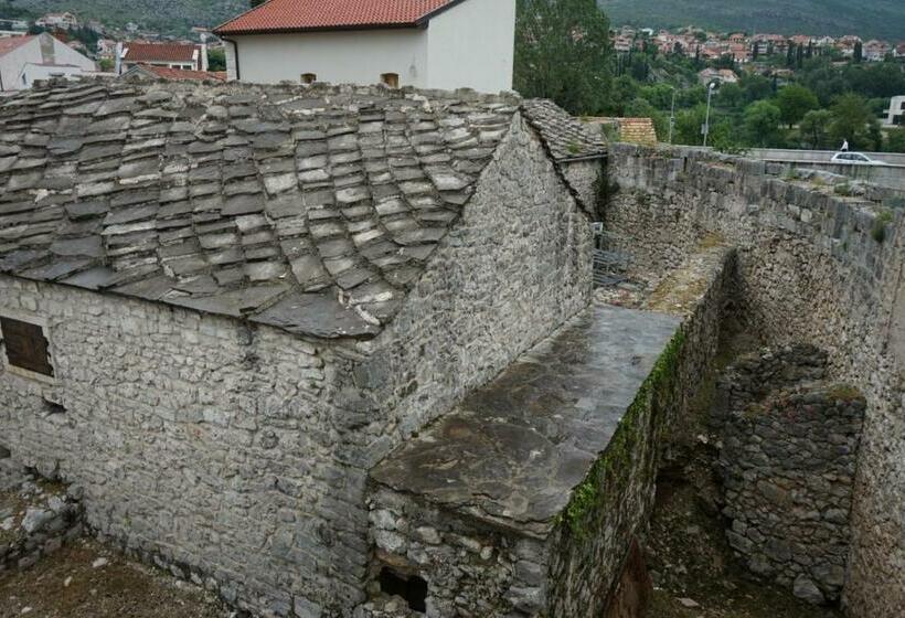 اتاق لوکس با بالکن, Restoran Humsko