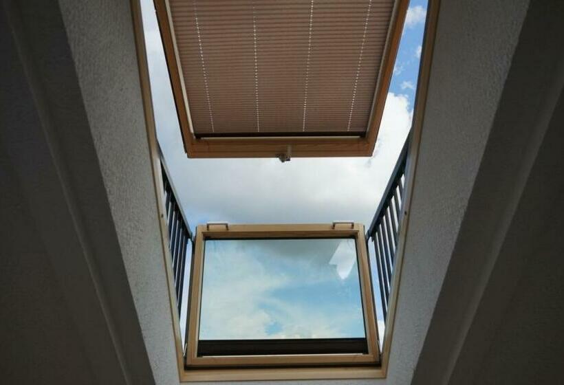 اتاق لوکس با بالکن, Restoran Humsko