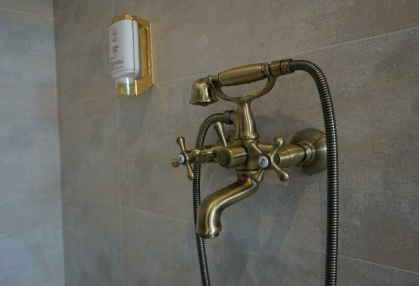 اتاق استاندارد, Restoran Humsko