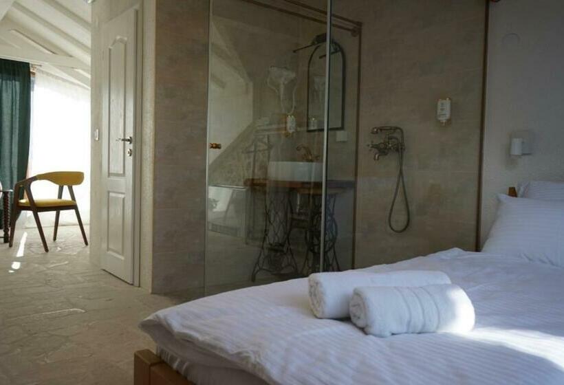 اتاق لوکس با بالکن, Restoran Humsko