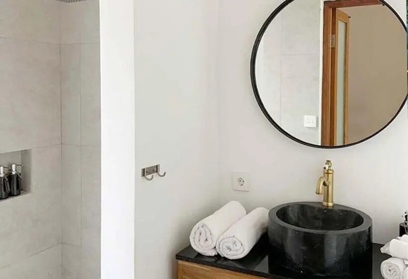 Suite with Terrace, The White Villas Ubud