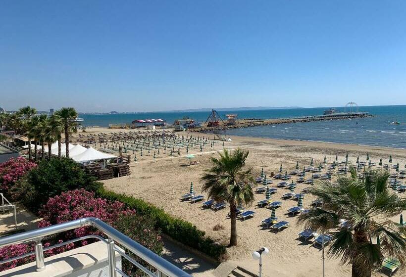آپارتمان 1 خوابه با چشمانداز دریا, Wave Beachfront Apartments