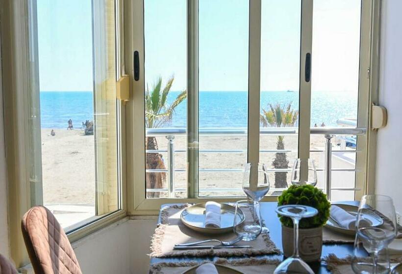 آپارتمان 1 خوابه با چشمانداز دریا, Wave Beachfront Apartments