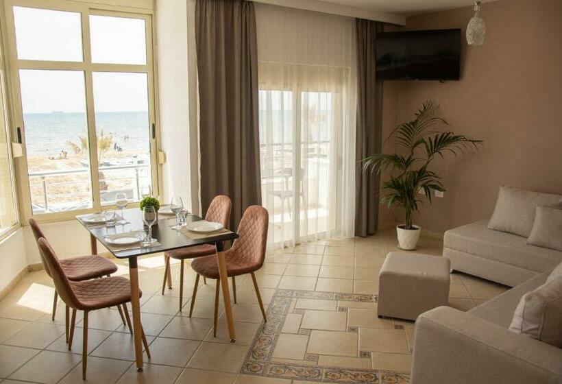 آپارتمان 1 خوابه با چشمانداز دریا, Wave Beachfront Apartments