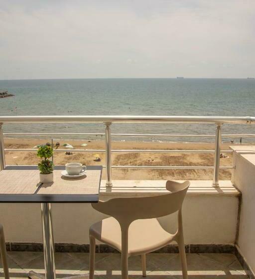 آپارتمان 1 خوابه با چشمانداز دریا, Wave Beachfront Apartments