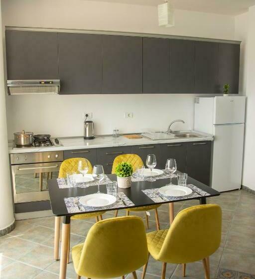 آپارتمان 1 خوابه با چشمانداز دریا, Wave Beachfront Apartments