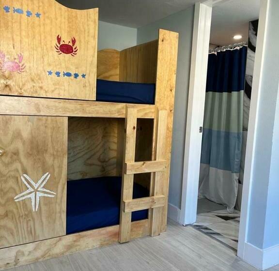 מיטה בחדר משותף, Blue Little Havana