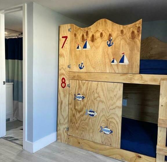 מיטה בחדר משותף, Blue Little Havana