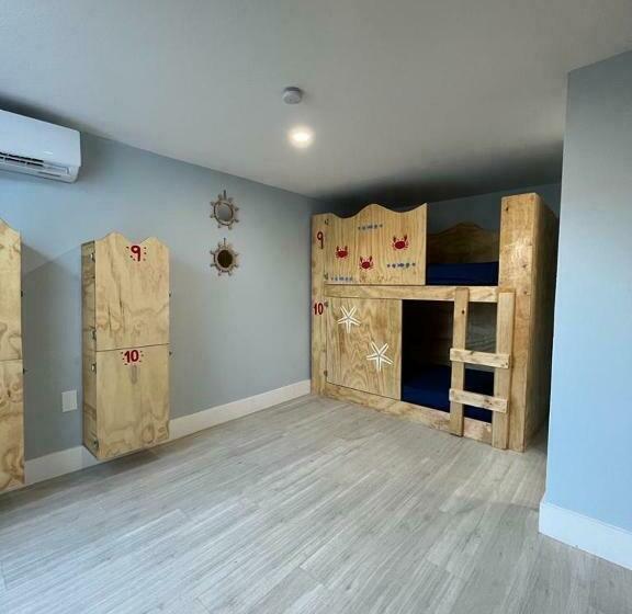 מיטה בחדר משותף, Blue Little Havana