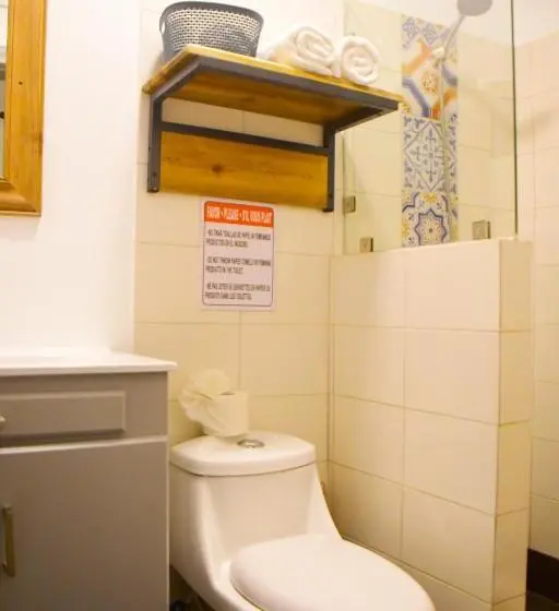 اتاق لوکس با بالکن, Hostal Marina Samana
