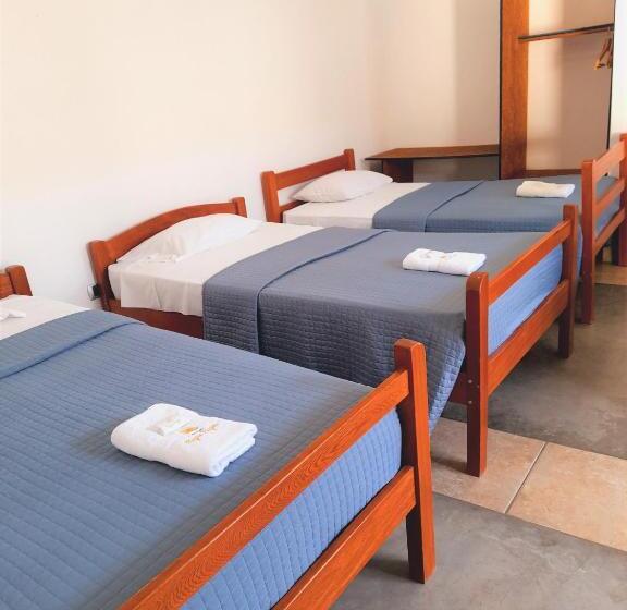 اتاق خانوادگی با چشمانداز باغ, Rupa Rupa