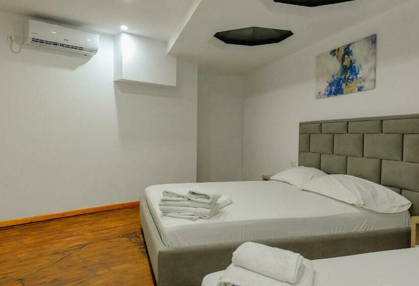 エコノミートリプルルーム, Summer