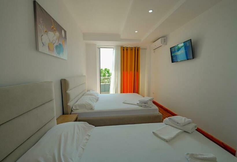 Triple Room Sea View, Summer