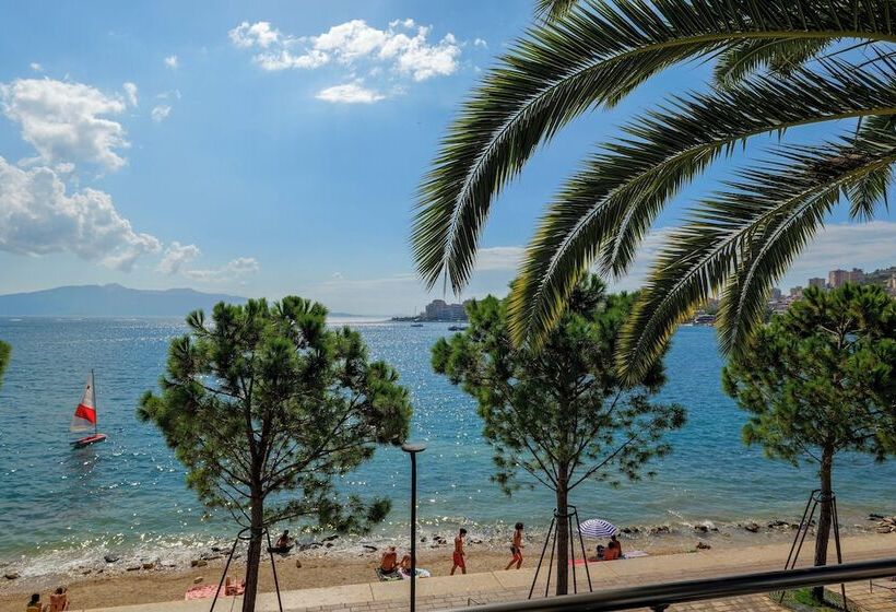 Triple Room Sea View, Summer