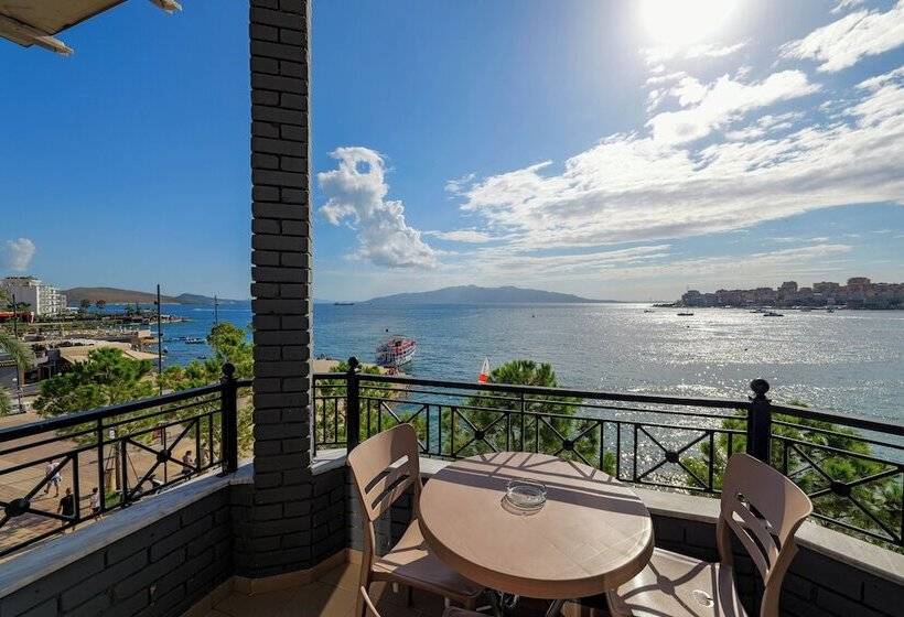 Triple Room Sea View, Summer