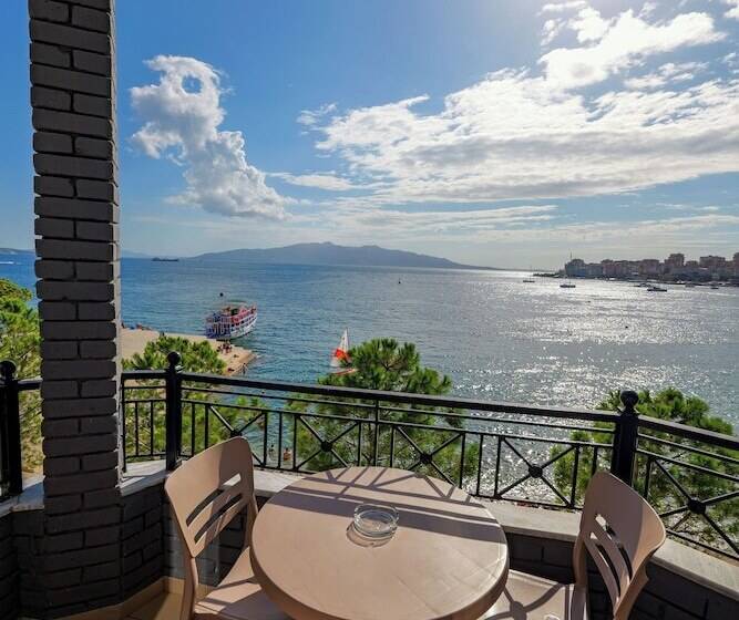 Triple Room Sea View, Summer