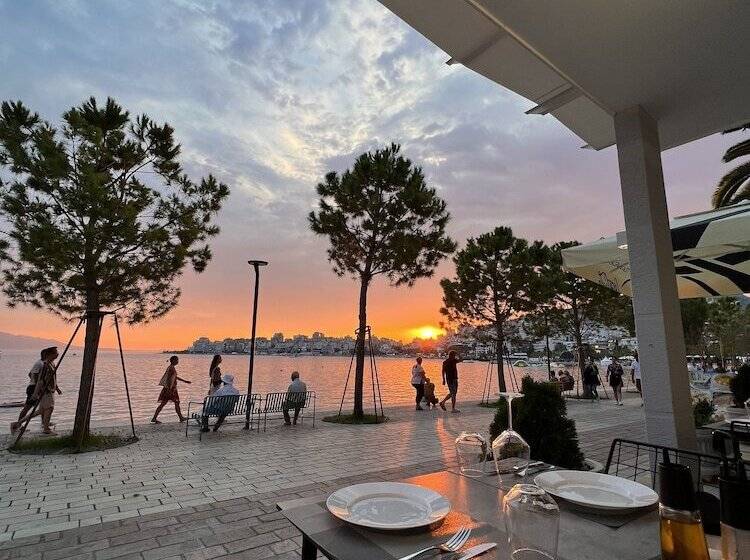 Triple Room Sea View, Summer