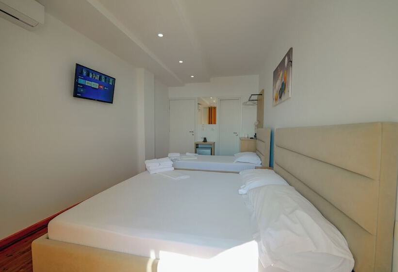 Triple Room Sea View, Summer