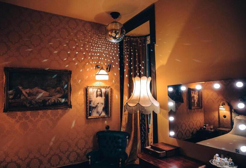 اتاق استاندارد, Pensão Amor Madam S Lodge